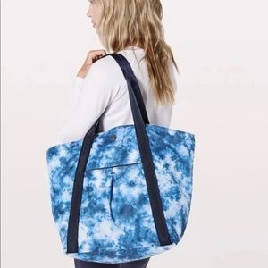 Lululemon Live free tote